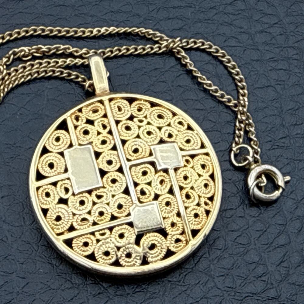 Vintage‎ Sarah Coventry Necklace TIMELESS BEAUTY 1977 Circle Pendant 15in Chain